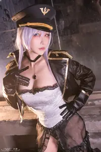 Coser Yangyi: Alluring Mystery in a Striking Military Uniform - image 4
