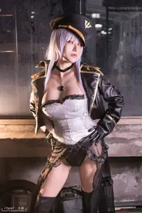 Coser Yangyi: Alluring Mystery in a Striking Military Uniform - image 9