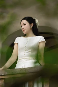 Hot Girl In Cheng Captivates with Elegant and Royal Aesthetic - image 5