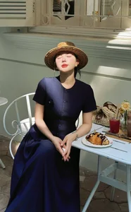Hot Girl In Cheng Captivates with Elegant and Royal Aesthetic - image 1