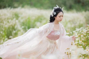 Aesthetic Visuals in YiTuYu Art Language Vol.4383 Qian Mo Hong Chen - image 17