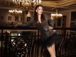 Trizzie Phuong Trinh Stuns Fans with Youthful Beauty and Confidence at Age 60 - image 1