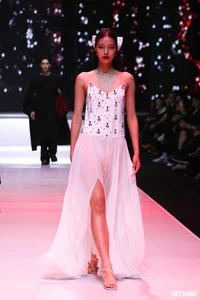 Vietnamese Fashion Icons Hoang Thuy and Thanh Hang Showcase Stunning Styles in New Exclusive Fashion Gallery - image 19