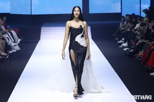 Vietnamese Fashion Icons Hoang Thuy and Thanh Hang Showcase Stunning Styles in New Exclusive Fashion Gallery - image 9