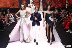 Vietnamese Fashion Icons Hoang Thuy and Thanh Hang Showcase Stunning Styles in New Exclusive Fashion Gallery - image 13