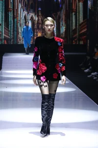 Vietnamese Fashion Icons Hoang Thuy and Thanh Hang Showcase Stunning Styles in New Exclusive Fashion Gallery - image 26