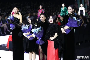 Vietnamese Fashion Icons Hoang Thuy and Thanh Hang Showcase Stunning Styles in New Exclusive Fashion Gallery - image 7