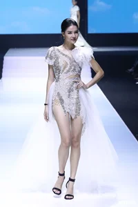 Vietnamese Fashion Icons Hoang Thuy and Thanh Hang Showcase Stunning Styles in New Exclusive Fashion Gallery - image 25