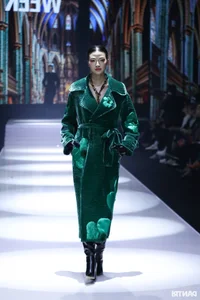 Vietnamese Fashion Icons Hoang Thuy and Thanh Hang Showcase Stunning Styles in New Exclusive Fashion Gallery - image 10