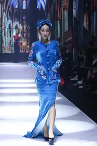 Vietnamese Fashion Icons Hoang Thuy and Thanh Hang Showcase Stunning Styles in New Exclusive Fashion Gallery - image 14