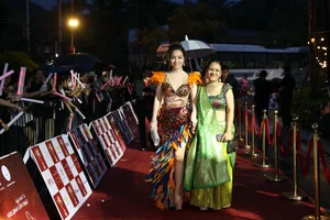 Red Carpet Glamour: Vietnamese Actresses Shine at the 2024 Golden Kite Awards Ceremony - image 0