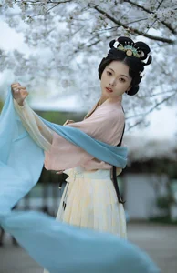 YiTuYu Art Language Vol.10110 Ting Er Exclusive 14P Photography Set - image 0