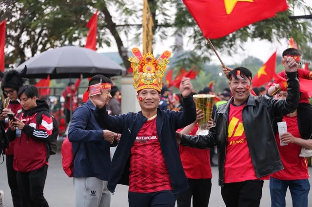 Vietnam Women’s Football Star Shows Support for Xuan Son and National Team Ahead of Singapore Clash