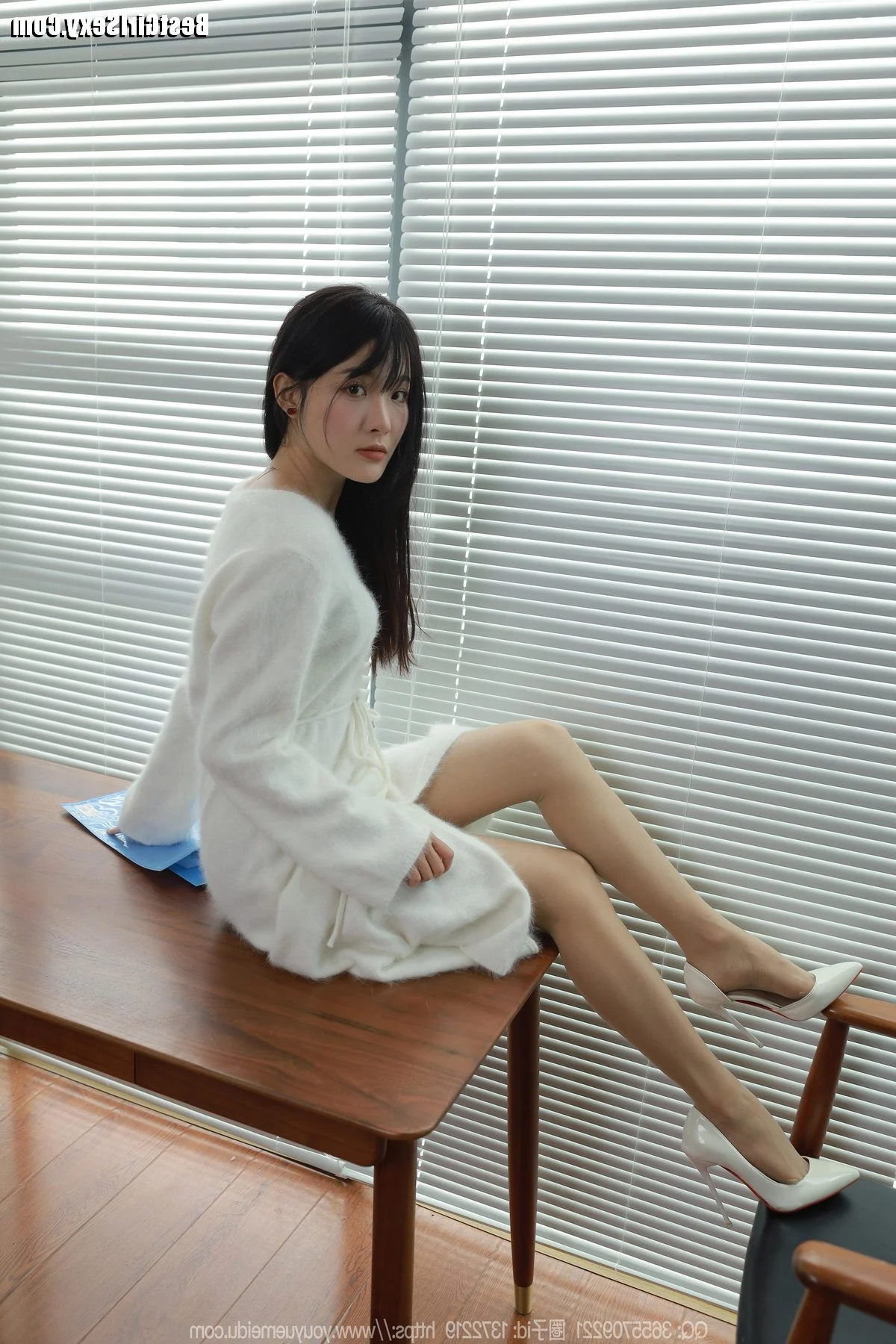 IESS SXJ No.1596: Sophisticated Style Featuring Model Wan Ping