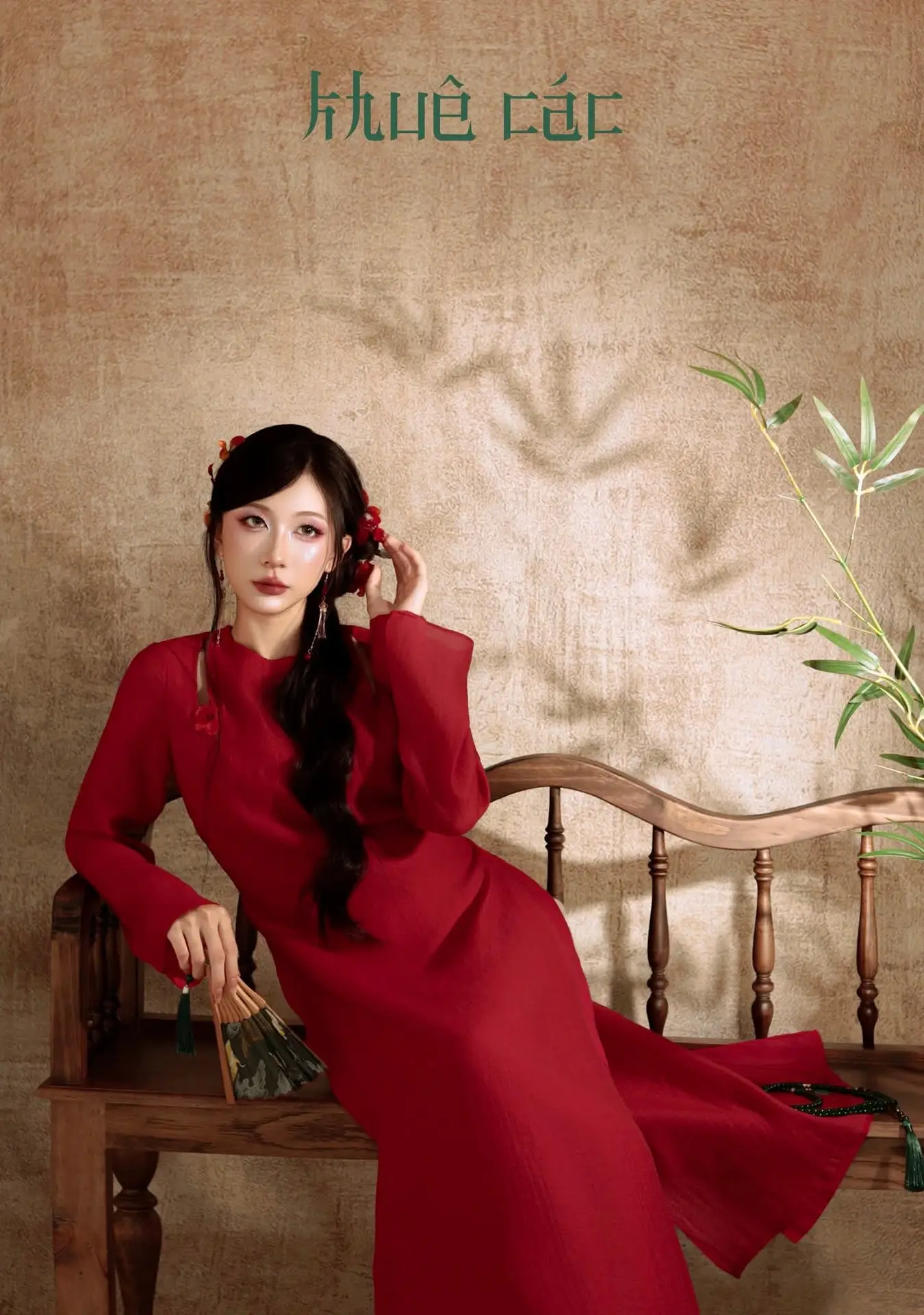 VGU No.192 Graceful Woman in Stunning Red Hanfu & Traditional Fan 1000024611