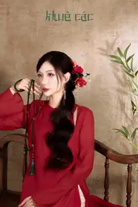 VGU No.192 Graceful Woman in Stunning Red Hanfu & Traditional Fan 1000024611 - image 1