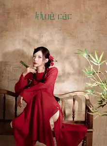 VGU No.192 Graceful Woman in Stunning Red Hanfu & Traditional Fan 1000024611 - image 3