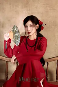 VGU No.192 Graceful Woman in Stunning Red Hanfu & Traditional Fan 1000024611 - image 5
