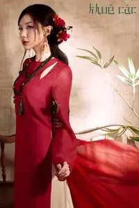 VGU No.192 Graceful Woman in Stunning Red Hanfu & Traditional Fan 1000024611 - image 4