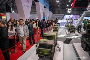 Massive Crowds Gather for the International Defense Exhibition: A Showcase of Military Innovation - image 7