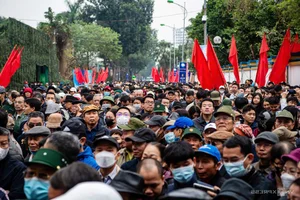 Massive Crowds Gather for the International Defense Exhibition: A Showcase of Military Innovation - image 9