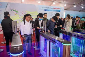 Massive Crowds Gather for the International Defense Exhibition: A Showcase of Military Innovation - image 6
