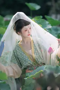 Chi Yan Zai Zhe Li in Lotus Pond, YiTuYu Vol.8730 | Captivating Ancient Beauty - image 1