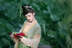 Chi Yan Zai Zhe Li in Lotus Pond, YiTuYu Vol.8730 | Captivating Ancient Beauty - image 4