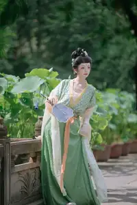 Chi Yan Zai Zhe Li in Lotus Pond, YiTuYu Vol.8730 | Captivating Ancient Beauty - image 6