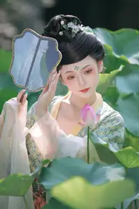 Chi Yan Zai Zhe Li in Lotus Pond, YiTuYu Vol.8730 | Captivating Ancient Beauty - image 3