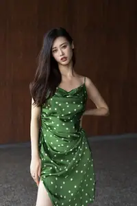 Chenaling CL: Urban Elegance in YiTuYu Vol.8814 – A Captivating Art Language Collection - image 0