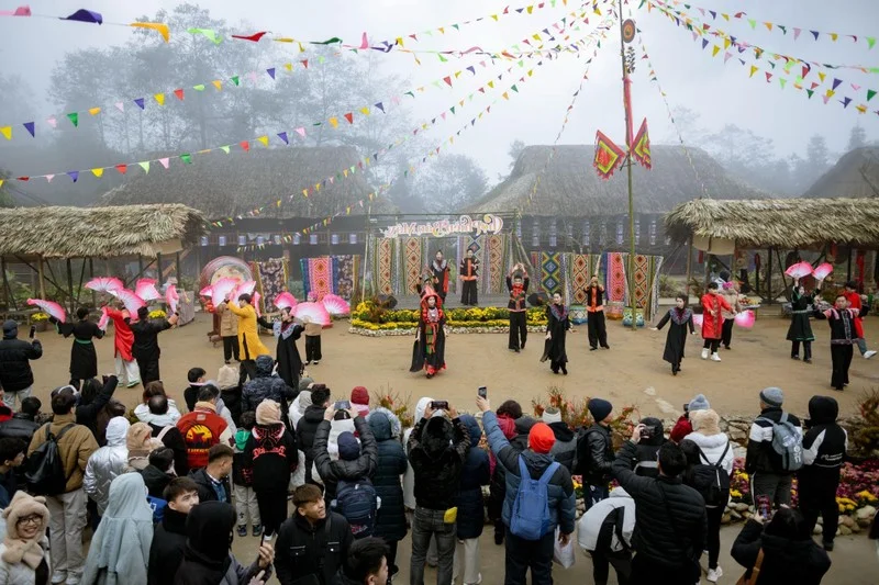 Sun World Fansipan Legend Welcomes Thousands of Tourists to Sapa