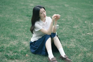 Youthful Grace in YiTuYu Art Language Vol.7641 Featuring Si Mao Shao Nu - image 1