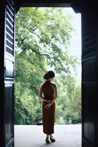 Elegant Red Cheongsam Fashion Photography: Wu Yu Cao Mei in Fushan Park | YiTuYu Art Language Vol.9329 Exclusive Collection - image 3