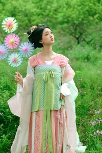 YiTuYu Art Language Vol.7455 Leng Ku Wang Ye: Bold and Stylistic Visuals - image 10