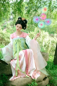 YiTuYu Art Language Vol.7455 Leng Ku Wang Ye: Bold and Stylistic Visuals - image 18