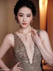 Liu Yifei and Anne Hathaway: Eastern and Western Icons at Luxury Event - image 4