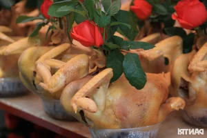 Discover Traditional Delicacies from Hanoi's Luxury Markets During Tet - image 2