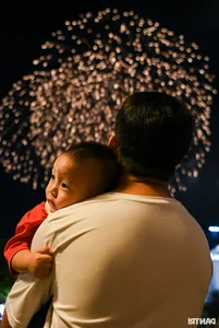 Locals Captivated by Breathtaking Fireworks Show Honoring Vietnam's National Holiday - image 10