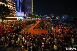 Locals Captivated by Breathtaking Fireworks Show Honoring Vietnam's National Holiday - image 8