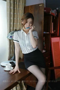 Zi Wei Portrays the Spicy Secretary Persona in IESS Fashion Gallery - image 15