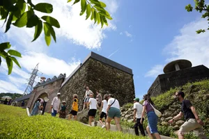 Hai Van Quan Reopens to Crowds: A Historic Journey Between Da Nang and Hue - image 7