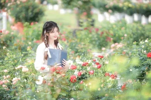 YiTuYu Art Language Vol.10080: Wo De Xiao Zhu Li - Elegant 18P Digital Portrait Photography Gallery - image 5