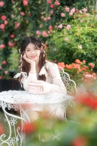 YiTuYu Art Language Vol.10080: Wo De Xiao Zhu Li - Elegant 18P Digital Portrait Photography Gallery - image 9