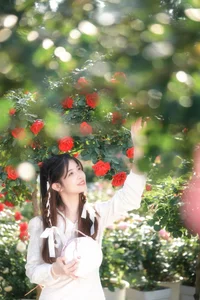 YiTuYu Art Language Vol.10080: Wo De Xiao Zhu Li - Elegant 18P Digital Portrait Photography Gallery - image 1