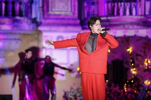 Singer Tuan Hung and Wife Huong Baby Shine as Vedettes in Captivating Fashion Runway - image 4