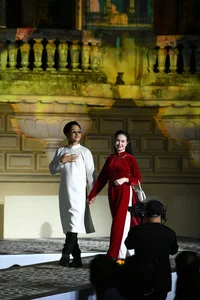 Singer Tuan Hung and Wife Huong Baby Shine as Vedettes in Captivating Fashion Runway - image 1