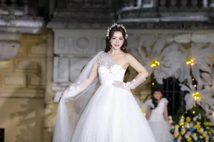 Singer Tuan Hung and Wife Huong Baby Shine as Vedettes in Captivating Fashion Runway - image 6