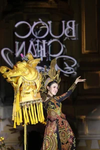 Singer Tuan Hung and Wife Huong Baby Shine as Vedettes in Captivating Fashion Runway - image 3