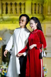 Singer Tuan Hung and Wife Huong Baby Shine as Vedettes in Captivating Fashion Runway - image 11